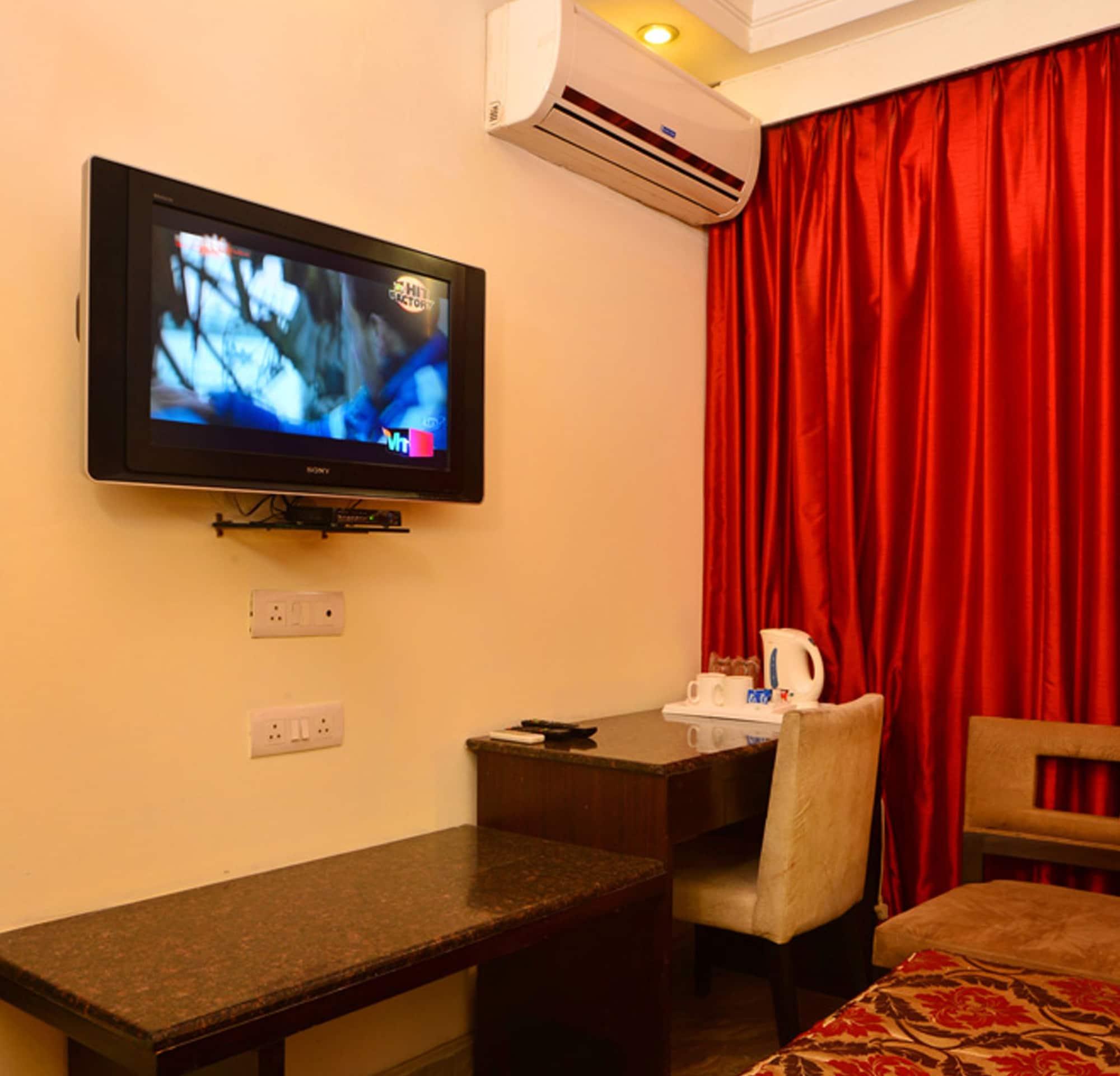 Hotel Shanti Palace West Patel Nagar Nova Deli Exterior foto